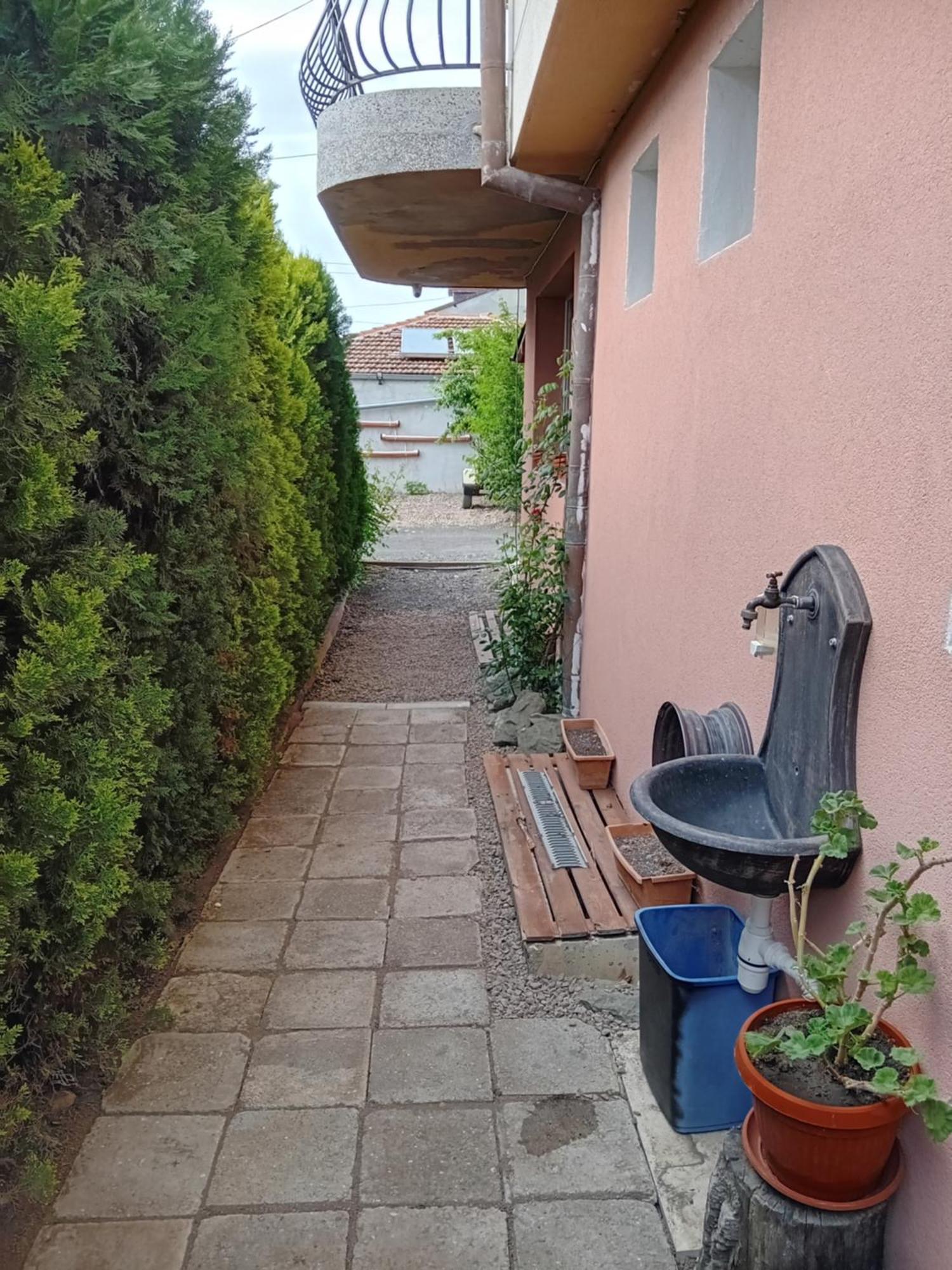 Къща За Гости Градина Aheloi Exterior foto